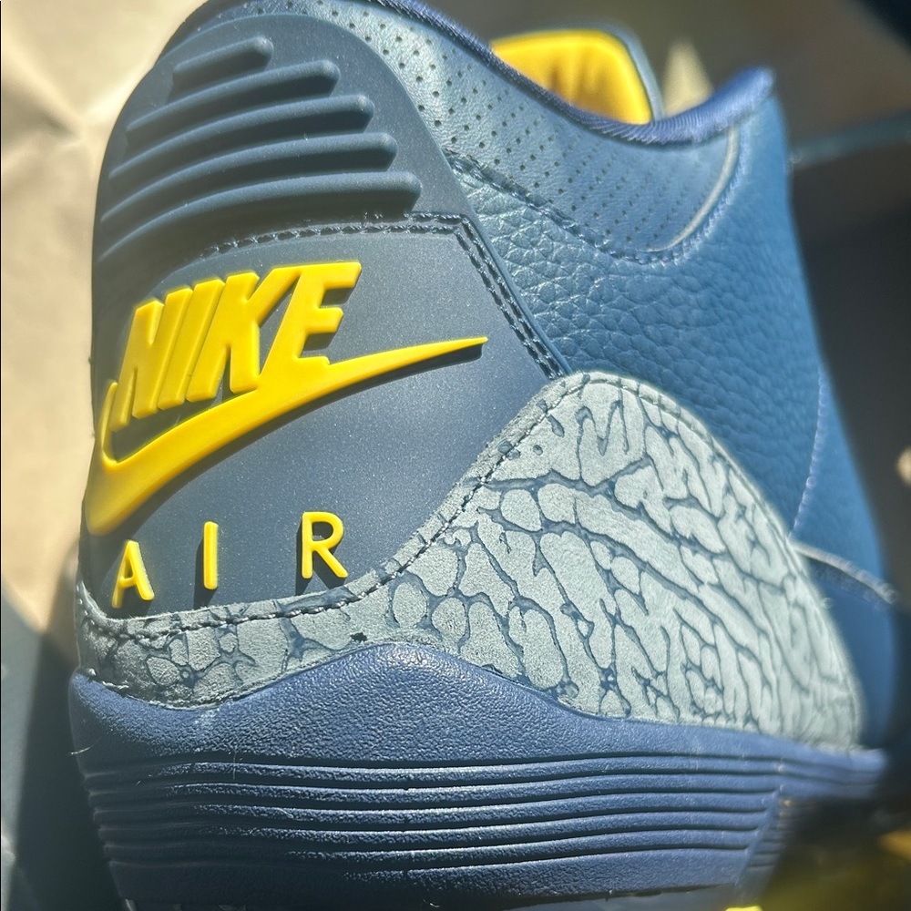 Nike Kids Navy and Yellow Sneakers